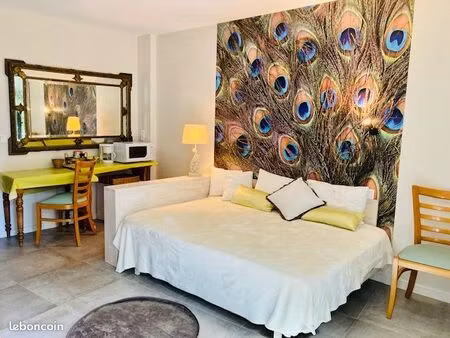 studio sur patio végétalisé près gare et port