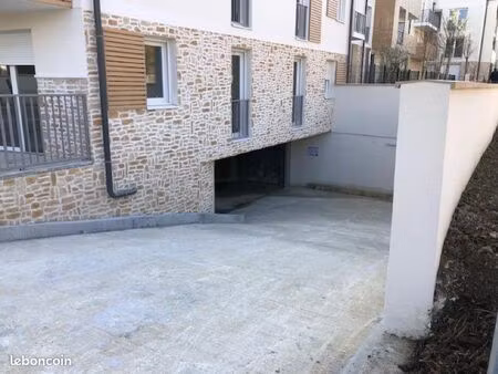 1 place en sous sol à louer dans une résidence sécurisée de 2024