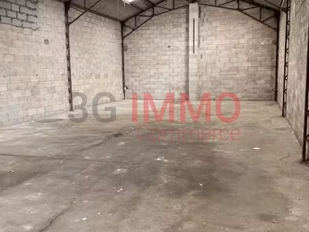 local industriel 853 m²