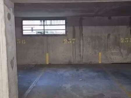 place de parking sécurisée