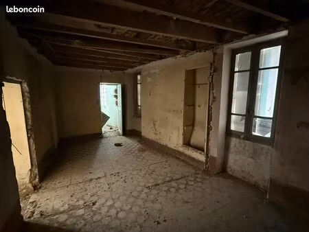 appartement a renover 35m2 avec exterieur