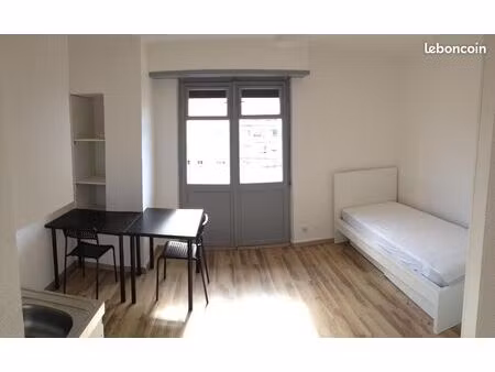 studio meuble place de la bourse avec balcon