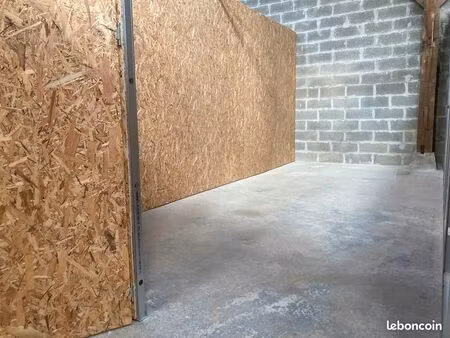 location de box / garde meubles 15 m² - 45 m³ sécurisé à st denis de pile (garage fermé)