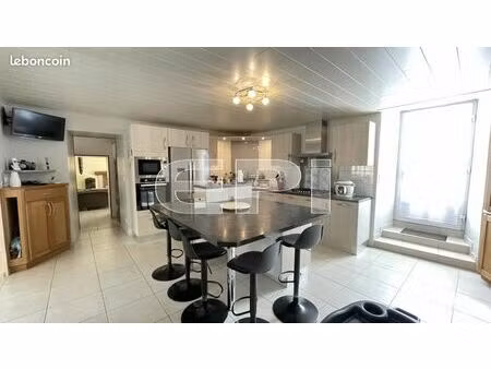 maison 8 pièces 169 m²