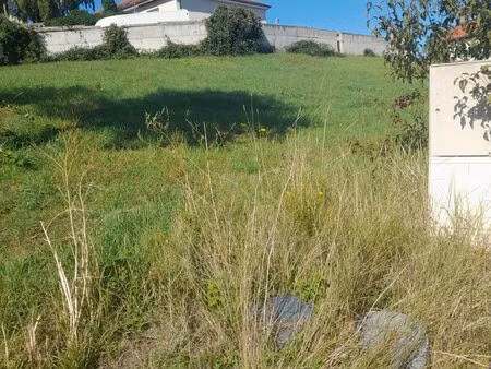 terrain à le cendre +_ 800m2