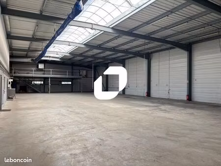 local d'activité 1 000 m²