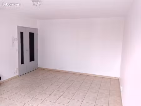 grand t1  dans petite résidence calme et sécurisée au coeur de caudéran