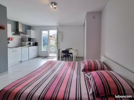studio 23 m² avec terrasse et parking – 50m du tram b