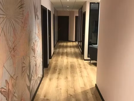 bureau individuel meublé de 12 m2 dans centre d’affaires  à deux minutes à pieds de la gar