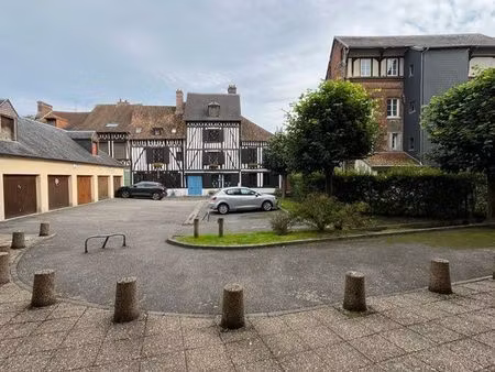 louviers-t1 30 m2 en plein centre-ville avec parking & fibre - résidence sécurisée