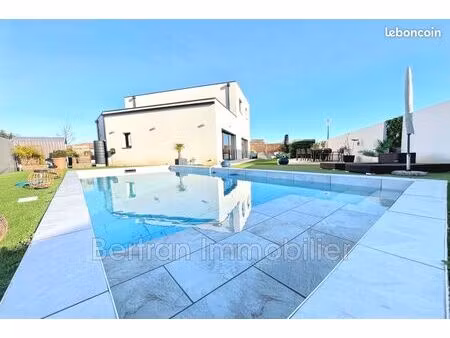 villa 5 pièces 140 m²