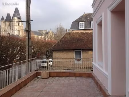 les andelys centre ville  f2 très lumineux