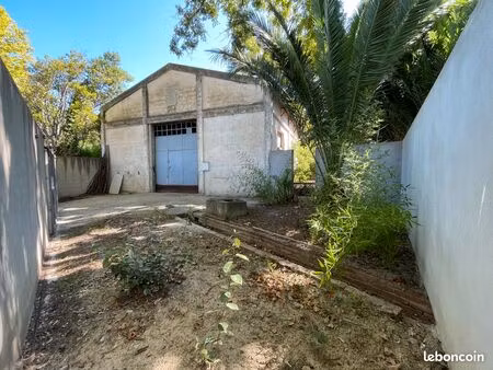 grand hangar entrepôt