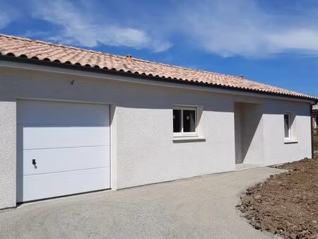 rare sur une parcelle de 1400 m² maison 90m² avec garage