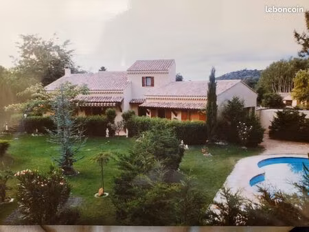 maison d’une surface habitable de 160 m2 environ sur terrain de 2800 m2 dont 1500 m2 en ja