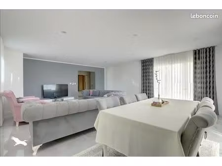 villa 5 pièces 136 m²