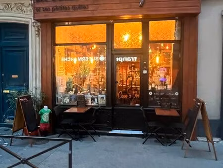 vend fond de commerce / droit au bail (cave à vin et épicerie fine) où tout autre activité