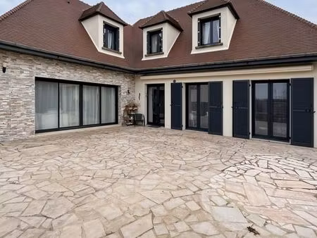 maison 8 pièces 165 m²