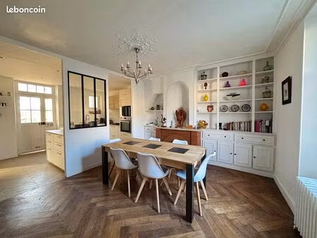 maison de ville 6 pièces 242 m²