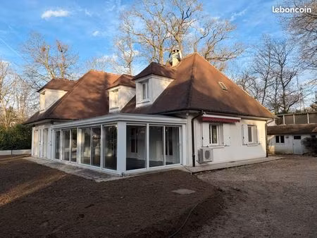 256 m² de potentiel à la pomponnette : la maison familiale par excellence