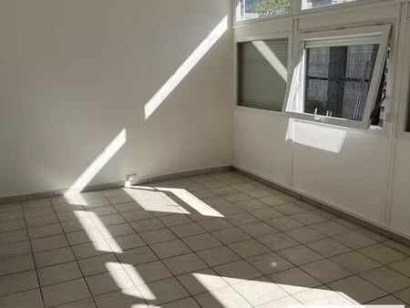 bureaux 24 m² ville-la-grand