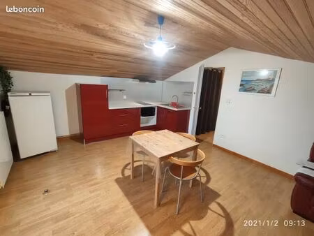 très beau t2 meublé 50m2  rénové avec gout  eau et edf compris