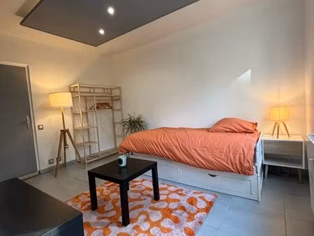 joli studio rénové et meublé