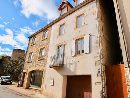 vends immeuble entièrement rénové loué en gîtes  avec commerce et garage à charolles