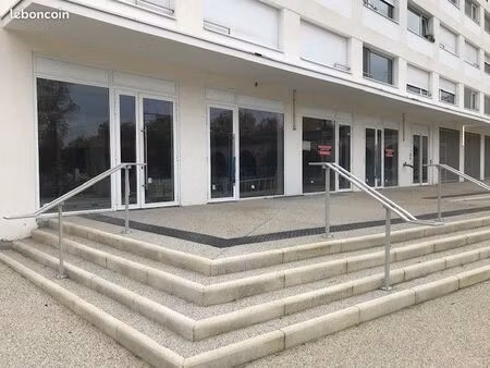 local pharmacie 129 m²