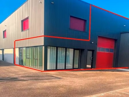 local d'activité de 249m²