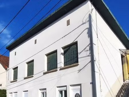 appartement meubler (clim  cour priver  parking)