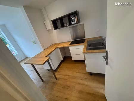 studio entièrement rénové (zéro charge et pas d’agence)