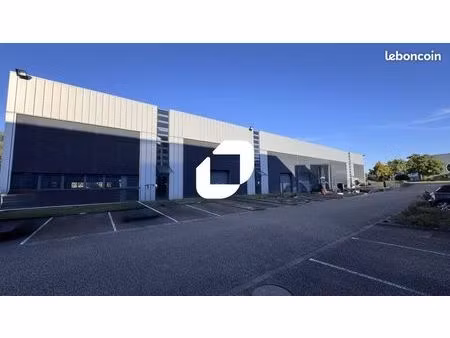 local d'activité 1 847 m²