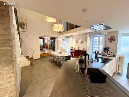 maison 9 pièces 320 m²