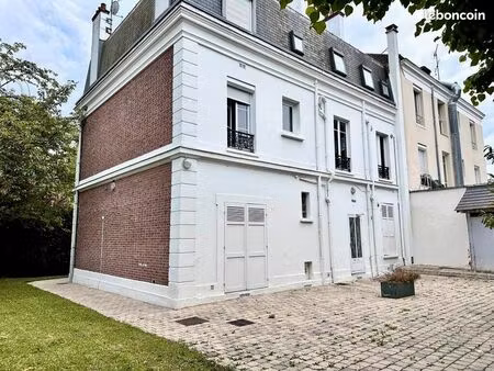 agréable f2 - 42m2 - résidence privée - rare sur secteur