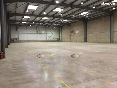 local bureaux 1 998 m²