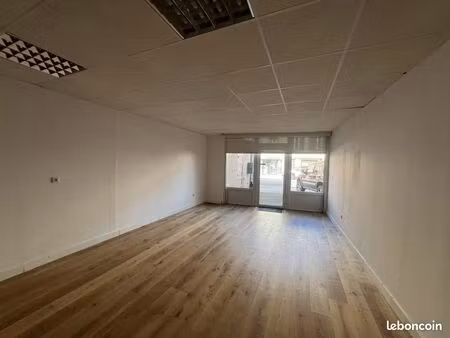 boutique 49 m² réalmont