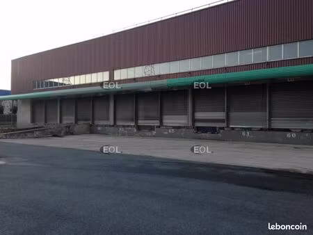 local logistique 1 325 m²