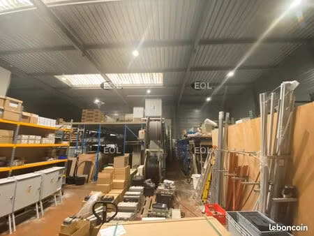 local d'activité 556 m²
