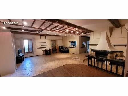 m² appartement t2 de 127 m2 avec garage et remise au coeur d'un village tous commerces