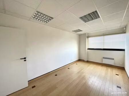 bureaux 150 m²