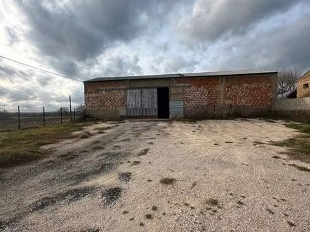 à louer – entrepôt de stockage 280 m² + terrain de 1 000 m²