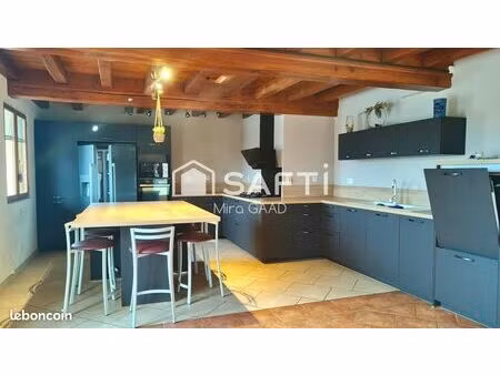 propriété 5 pièces 192 m²