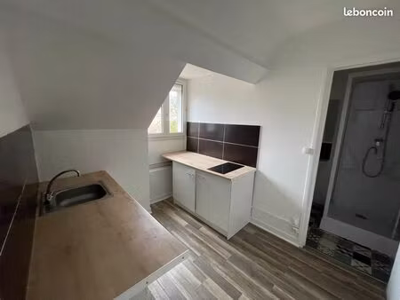 a saisir beau t2 refait à neuf