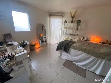 a louer : 1 local professionnel ou de bureau à montélier