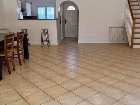 location maison de ville t3