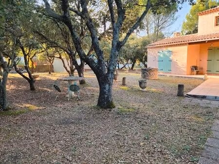 villa sur terrain arboré