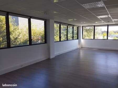 bureau 55 m2 en bail précaire 1 an renouvelable
