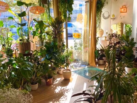 location local commercial