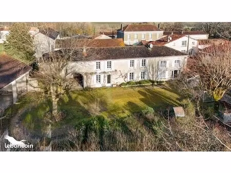 maison 8 pièces 360 m²